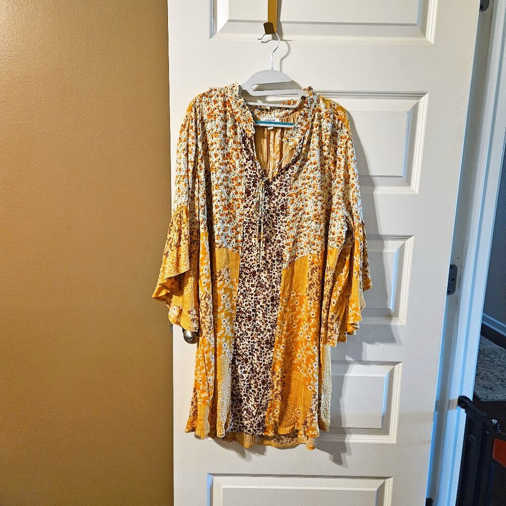 umgee Fun and flirty shorty, Yellow Spring dress, bell sleeves, size L